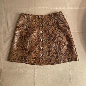 ASTR SNAKE PRINT MINI SKIRT XS